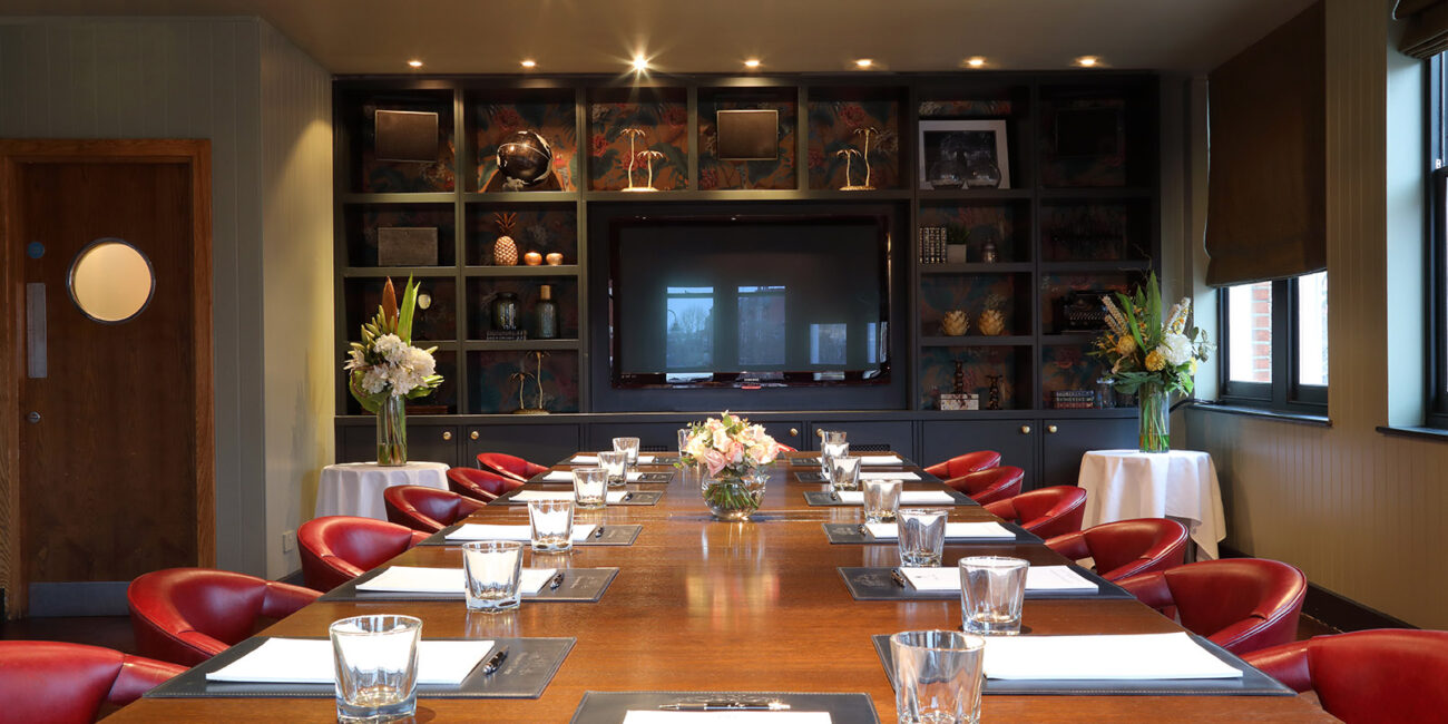 Private-dining-room-meeting